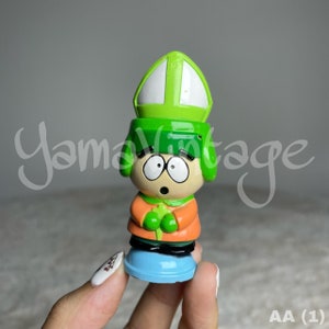 Vintage 2000s Kyle Broflovski (1) Szachy , Zabawki , Kolekcjonerskie , Używane , Bajki , Lata 90. , Y2K , Prezent dla niej , Prezent dla niego , Figurka