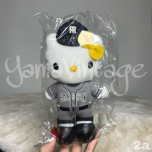 Vintage 2003s Kitty Cat Plush , Second hand , Stuffed toys , Sportswear, Japan , Anime , Plushies , Vintage style , Japanese wedding , 1990s
