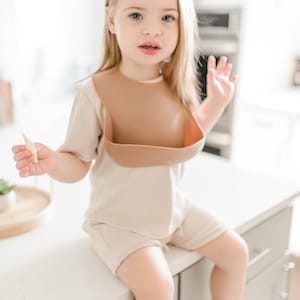 Silicone Baby Bib for Babies & Toddlers. Waterproof. BPA-Free 100% Food Grade silicone. feeding bib. unisex baby.