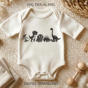Puede incluir: Body de beb&eacute; color crema con un gr&aacute;fico de dinosaurios negros. El dise&ntilde;o presenta varias siluetas de dinosaurios, incluyendo un T-Rex y un Brontosaurus. El texto en la parte superior dice "SVG, DXF, AI, PNG" y en la inferior "DIGITAL DOWNLOAD".