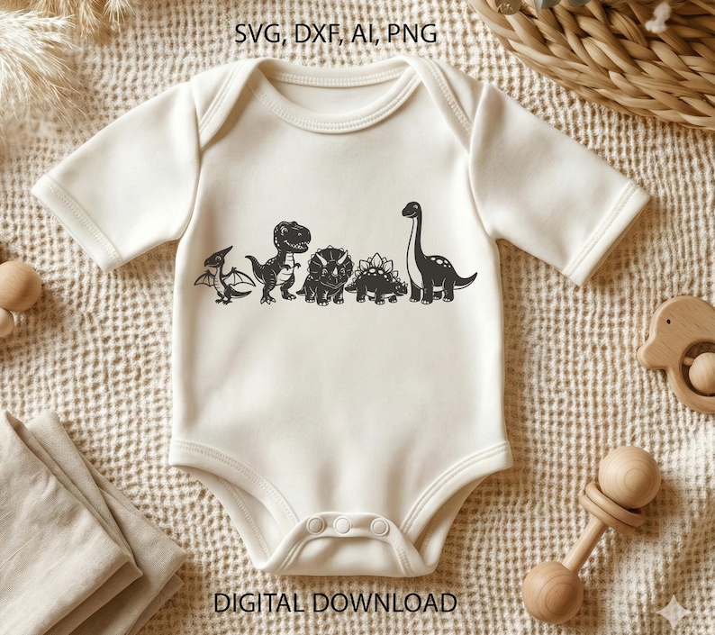 Puede incluir: Body de beb&eacute; color crema con un gr&aacute;fico de dinosaurios negros. El dise&ntilde;o presenta varias siluetas de dinosaurios, incluyendo un T-Rex y un Brontosaurus. El texto en la parte superior dice "SVG, DXF, AI, PNG" y en la inferior "DIGITAL DOWNLOAD".