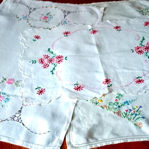 Vintage Embroidered Linen Napkins: Floral Tea Time Decor