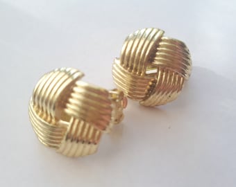 Vintage Gold Tone Knot Clip On Earrings: 1980s Statement Jewelry