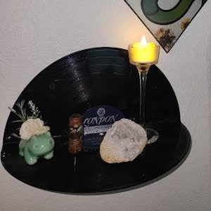 Vinyl Record Shelf: Vinyl record shelf, Modern vinyl shelf, Wall-mounted vinyl record shelf, Compact record shelf