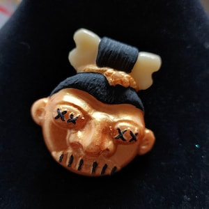 Shrunken Head Brooch Pin, Head Hunter, Jungle Fever, Exotica, Voodoo....