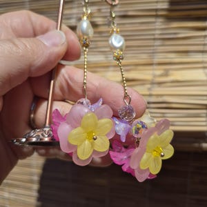 Lucite Flowers Long Dangling Earrings, Retro Inspi, Romantic Festival Cottage Core Bohemian Mod