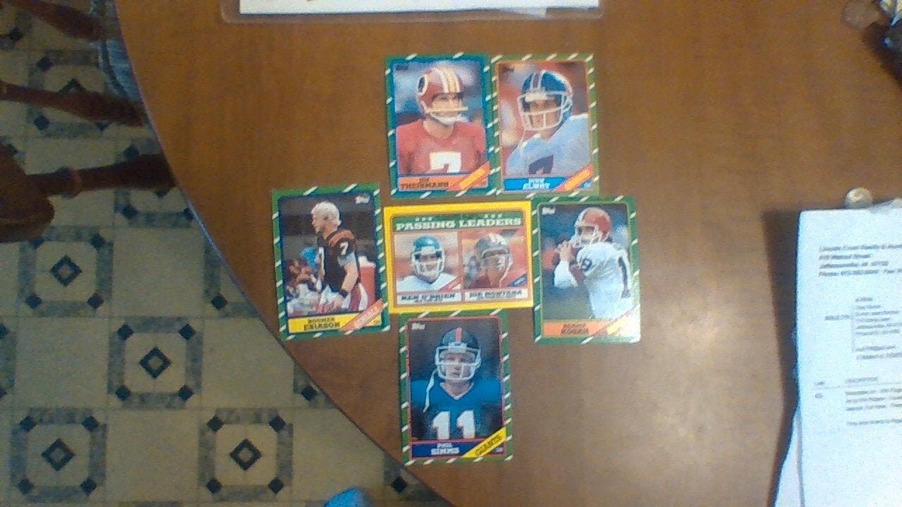 1986 Topps  7  Quarterbacks Lot in mint condition