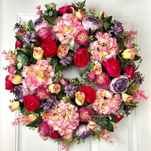 Corona de hortensias de verano: Decoración floral para la puerta principal