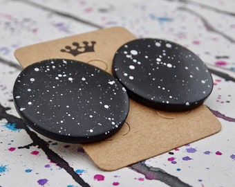 Matte black stud earrings with white dots, round stud earrings made of Fimo, lightweight polymer clay earrings, gift, minimalist stud earrings