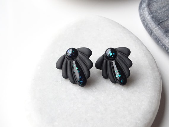 black elegant stud earrings, emerald green, glittering stud earrings, geometric stud earrings, earrings for ball, gift idea