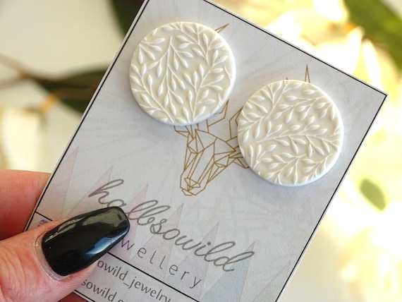 white matte ear studs clips with floral pattern, Mother's Day gift, earrings with flowers, nickel-free earrings, white ear clips, gift for mom