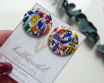 Bunte Ohrstecker, bunte blumige Ohrringe, Geschenk für Freundin, glänzende Ohrringe, Fimo Schmuck, Polymer Clay Earrings, kleine Ohrringe