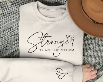 Stärker als der Sturm Sweatshirt, inspirierende Frauen Pullover, starke Frauen Sweatshirt, christliches Sweatshirt, Bibel Vers Sweatshirt,