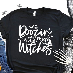 Camiseta Boozin With My Witches / Camiseta Drink Up Witches / Camiseta de fiesta de Halloween / Camiseta de mamá de Halloween / Traje de Halloween para mujer / Camiseta de bruja