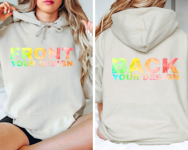 Op de afbeelding: Een licht beige hoodie met een regenboog aquarelontwerp met de tekst "FRONT YOUR DESIGN" aan de voorkant en "BACK YOUR DESIGN" aan de achterkant.