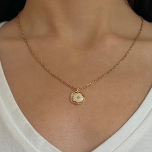Echte Weiße Blumen-Harz-Halskette, Gold / Silber Edelstahl-Kette