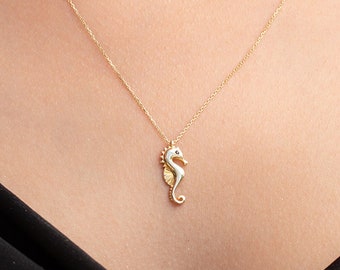 Minimalist Seahorse Necklace, 14K Solid Gold Horsefish Necklace, Animal Jewelry, Sea Lovers Gift, Mid Size Animal Charm Pendant