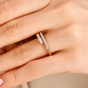 14K Gold Geometrische Statement Ring, Gold Pave Set CZ Ring, Echtes Gold Doppelbandring, Eleganter Stapelring, Einzigartiges Schmuck Geschenk für Sie