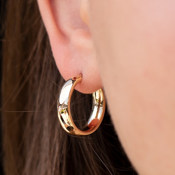 14k Yellow Gold Hoop Earrings - 20mm or 25mm Diameter, 5mm Width