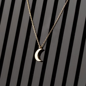 Zarte 14K Solid Gold Mond Halskette, Solid Gold Crescent Moon Anhänger, Minimalist Celestial Halskette, Frau Celestial Charm Halskette