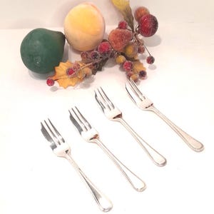 Cake forks / Pastry forks / Silver plate cake forks / Silver plate pastry forks / Fine dining / Period style / Dessert forks / Downton Abbey