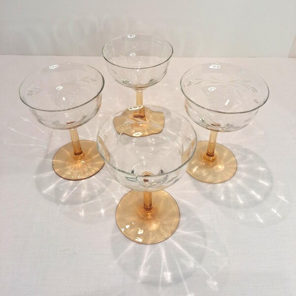 Champagne coupes / Vintage Champagne coupes / Toasting glasses / Champagne toasting glasses / Drinkware