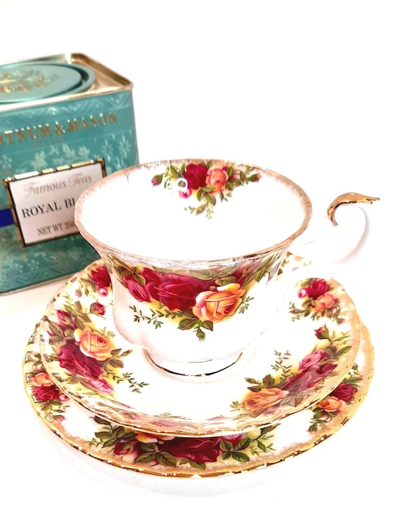 Royal Albert Bone China / Old Country Roses Trio / Roses