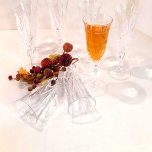 Champagne flutes / Crystal Champagne flutes / Wedding gift ideas Champagne glasses / Set of 8 Champagne flutes / Christmas glassware