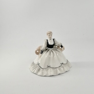 Coalport figurine / Coalport collectables / Coalport Kirsty / Coalport / Collectable figurines / Vintage Coalport / Coalport figurines