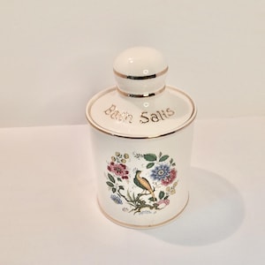 Bathroom jars / Vintage bathroom decor / Bathroom jars / Bathroom lidded jars / Vintage bathroom ideas / Bath salts container / Large jars