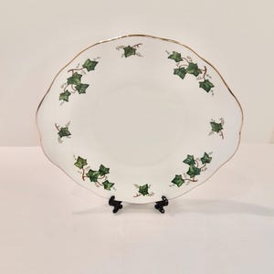 Colclough Ivy leaf cake plate / Ivy leaf cake plate / Christmas cake plates / Afternoon tea ideas / Colclough bone china / Ivy leaf pattern