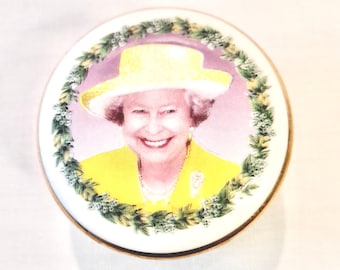Royal commemorative / Queen Elizabeth II / Queen Elizabeth / Royal memorabilia / Royal collectables / Royal Family memorabilia