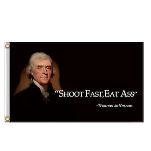 Może przedstawiać: Czarno-białe zdjęcie Thomasa Jeffersona z cytatem "SHOOT FAST, EAT ASS" i przypisaniem " -Thomas Jefferson".