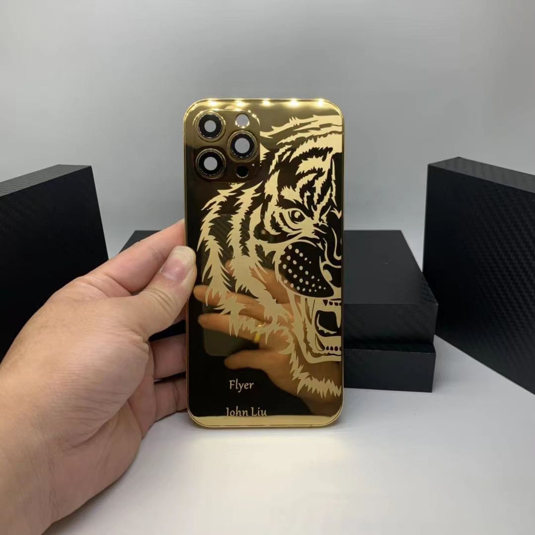 24Kt Gold Housing With Full Crystal For iPhone 11/11 pro/11 Pro