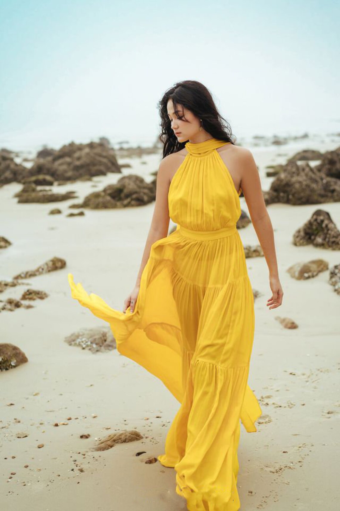 maxi model neck
