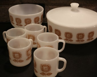 Vintage Federal Glass "Wild Sunflowers" Set including Casserole Dish with Lid, 5 Mugs, and Mixing Bowl