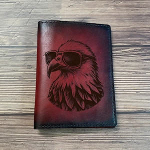 Cartera de cuero para pasaporte American Eagle, ideas divertidas para regalar en cuero con águila y cristal, cartera con grabado de pájaro, cartera personalizada para viajes