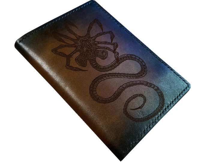 Engraved Facehugger Leather Wallet: Aliens Horror Gift
