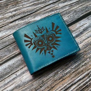 Cartera con grabado de Majora's Mask, cartera de cuero de Legend of Zelda, ideas de regalo de cumpleaños para novios y esposos, cartera personalizada para gamers.