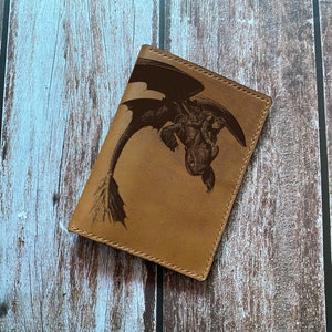 Drachenzähmen leicht gemacht - Geldbeutel, Brieftasche aus Leder mit individueller Gravur, Geschenkidee aus Leder für Jungen, Zeichnung ohnezahn