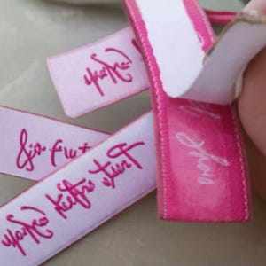 1000 étiquettes autocollantes personnalisées pour vêtements - Logo texte personnalisé pour vêtements et vêtements faits main - Étiquettes en tissu - Étiquette pour vêtement en tissu