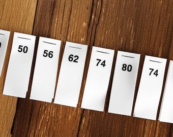 50 etiquetas blancas de tallas para ropa - Etiquetas tejidas con números - Etiquetas dobladas para tallas de camisetas - 50 56 62 68 74 80 86 92 98 104 110 116 122 128