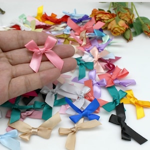 200 pezzi Mini tessuto nastro papillon / piccoli fiocchi in poliestere 35 mmx45 mm / mix gioielli accessori per capelli che fanno abbellimento bomboniera