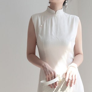 White Sleeveless cheongsam dress. Minimalist Modern Qipao dress. Traditional Chinese dress. Prom gown. Tea ceremony. Banquet. gift for her
