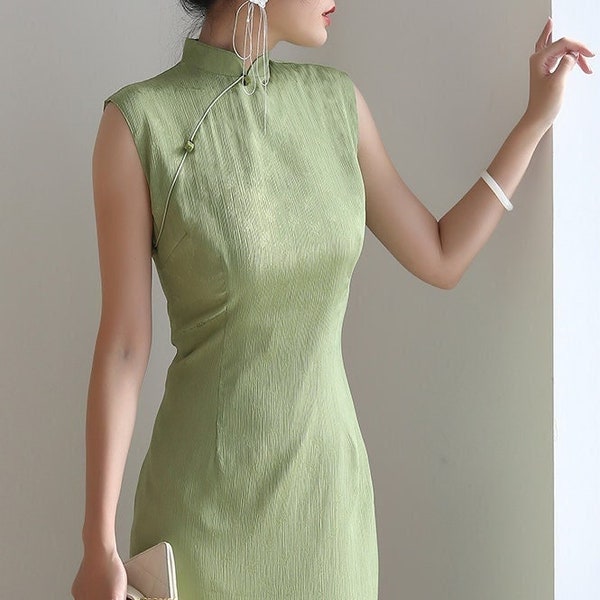 Green sleeveless cheongsam dress. Minimalist modern Qipao dress. Traditional Chinese dress. Prom gown. Tea ceremony. Banquet. Gift for her