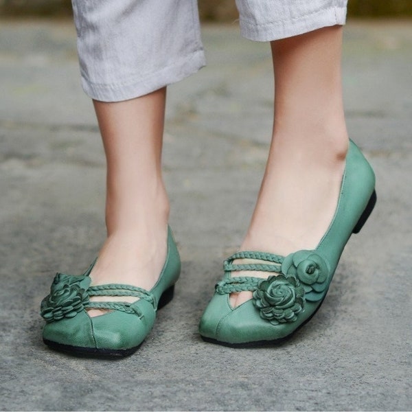 Chinese embroidered sandals. green. Comfortable home sandals. Traditional Wedding dress sandals. Clothing matching. Daily wear.