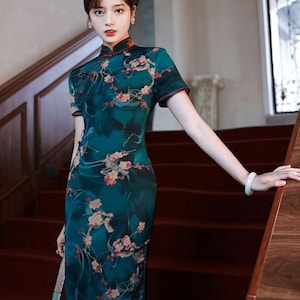Traditional Chinese dress. Short sleeved Green cheongsam dress. Modern Qipao silk dress for Party, Tea ceremony, Celebration. Gift for woman