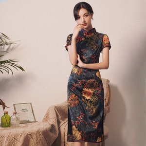 Traditional Chinese cheongsam dress. Silk Qipao.High quality dress for the party.Short Qipao. Short sleeve.Dress of the 1930s.Gift for women