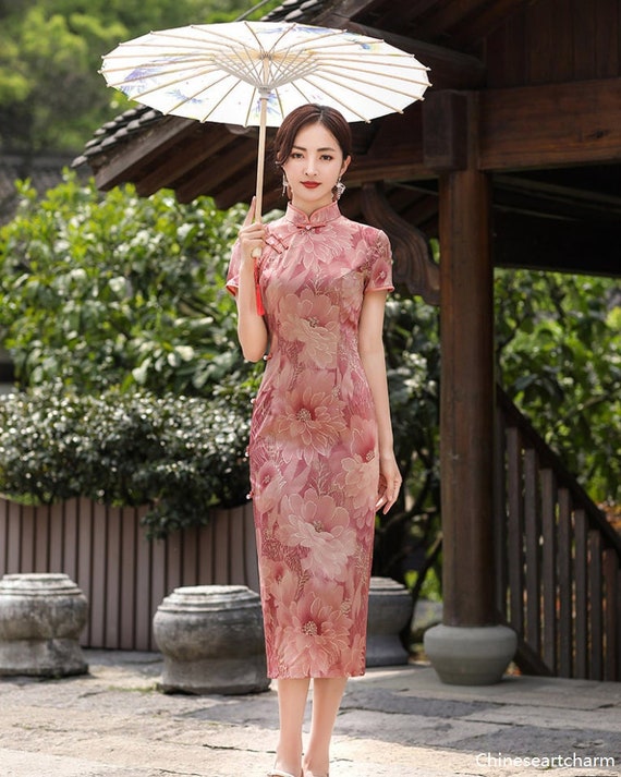 Traditional Chinese Cheongsam Dress. Pink Qipao. Vintage Dress for