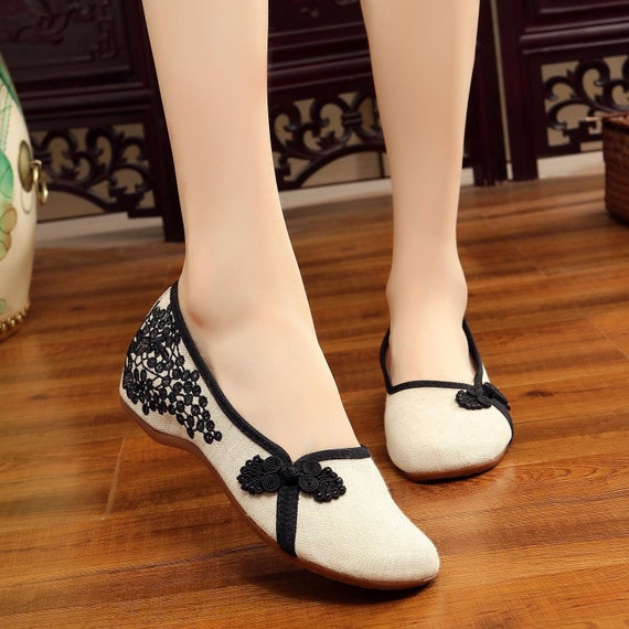 Sandals Pearl Round Toe Buckle Mesh Breathable Sandals Women Antique Hanfu  Shoes
